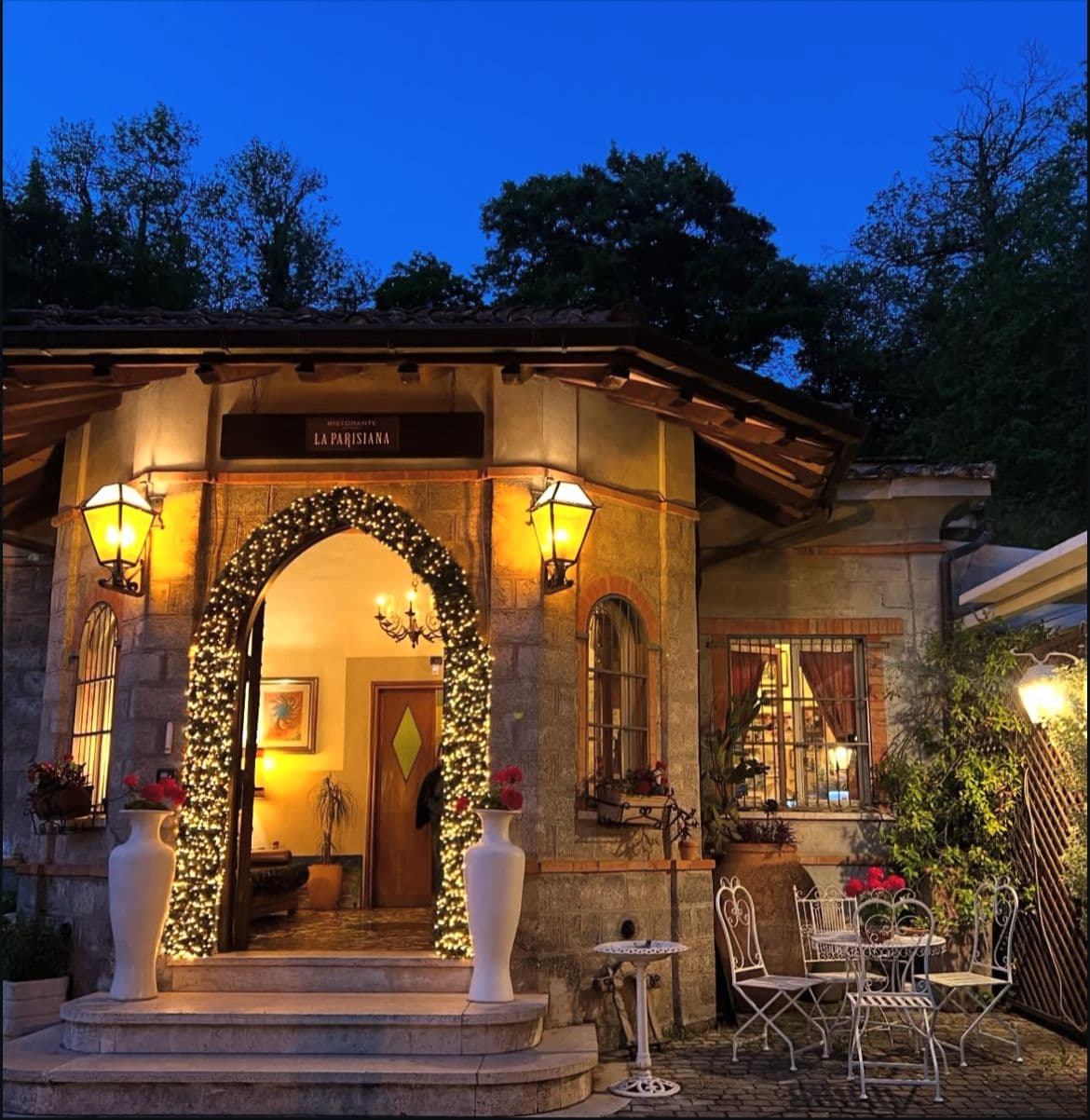 Il Ristorante La Parisiana e il suo giardino